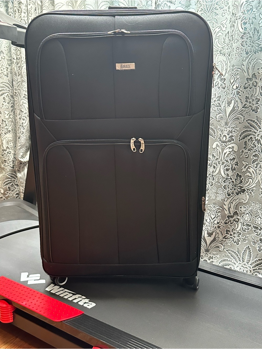 Mirage luggage 32”
